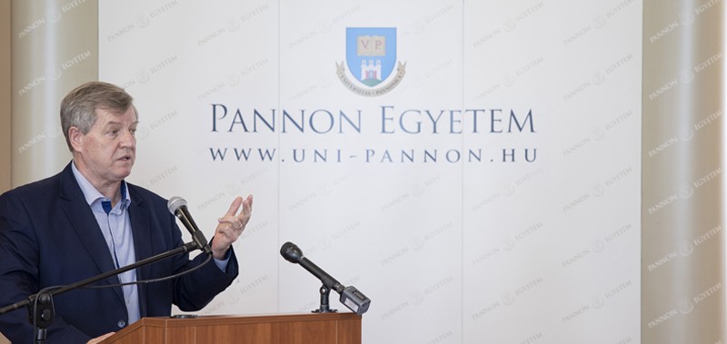 Öttagú kuratórium irányítja a modellváltó Pannon Egyetemet fenntartó alapítványt